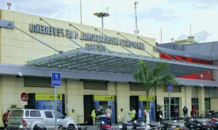 Quatro de Fevereiro International Airport